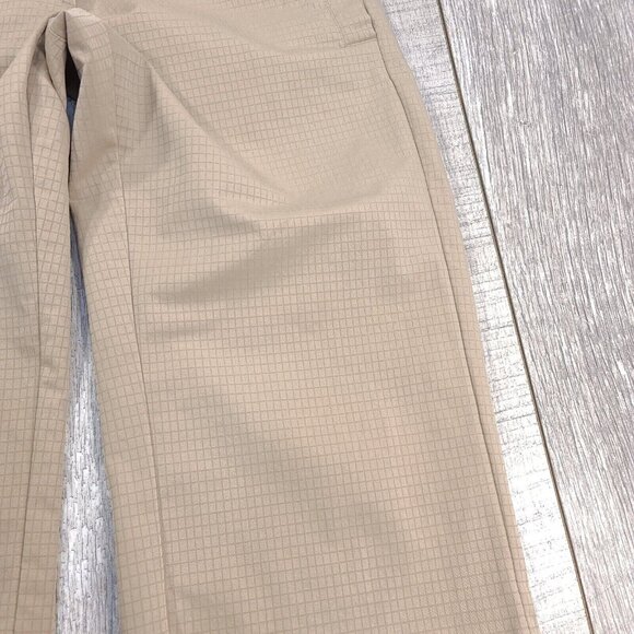 Adidas Womens 3 Stripe Golf Shorts Size 2 Beige ClimaLite Performance Capri - Picture 3 of 8